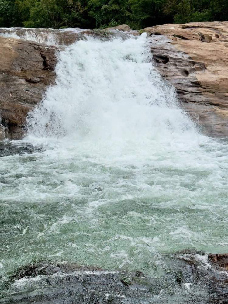 Chinna Kallar Falls in Coimbatore