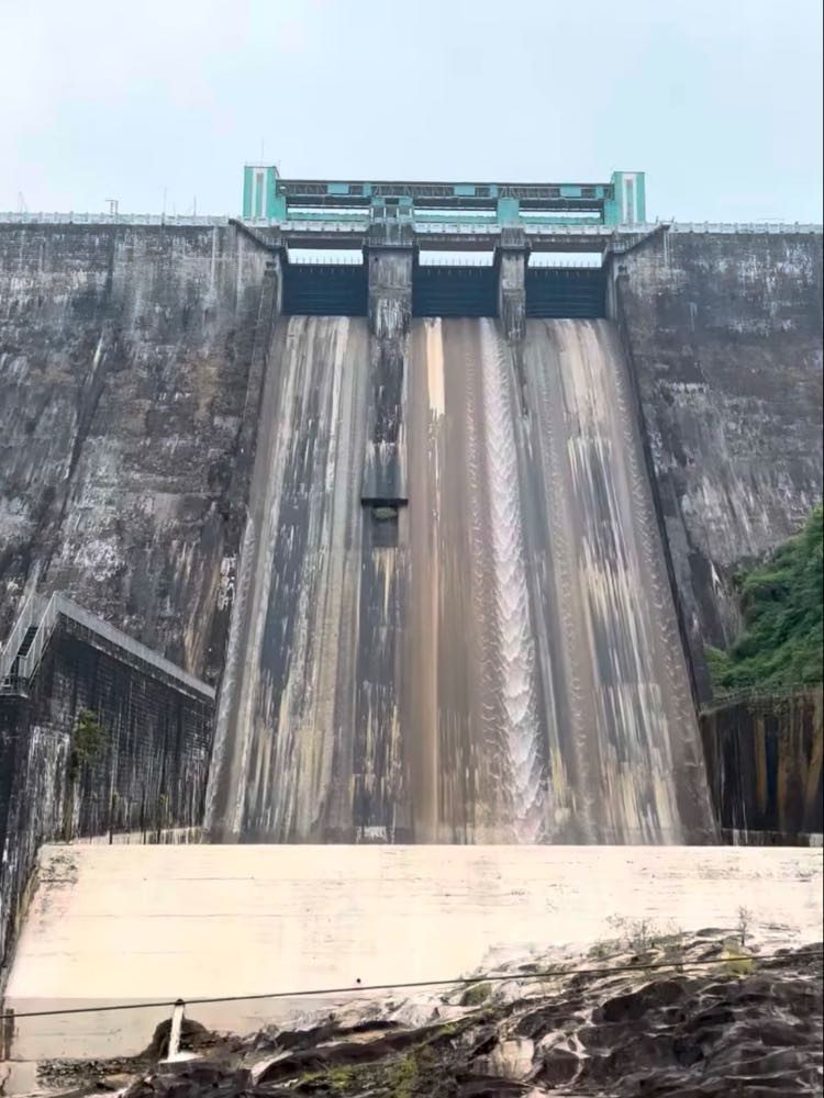Sholayar Dam in Coimbatore